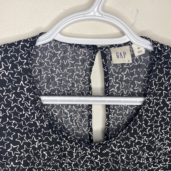 Gap black star printed sleeveless drapey top size XS - Picture 5 of 10